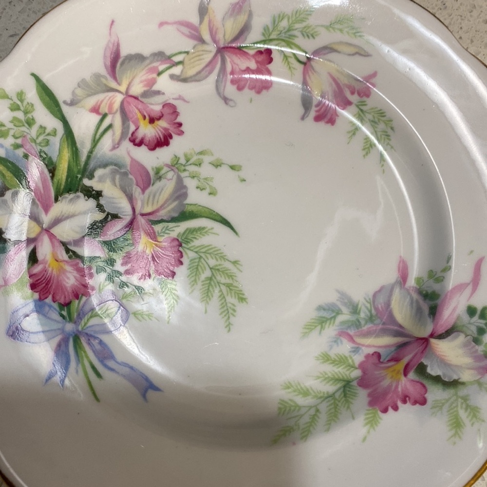 Rare Find Sweet Romance Roslyn Bone China - Picture 8 of 9